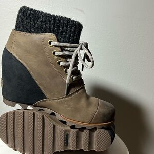 Women's Two-Tone Lace-Up Ankle Boots
